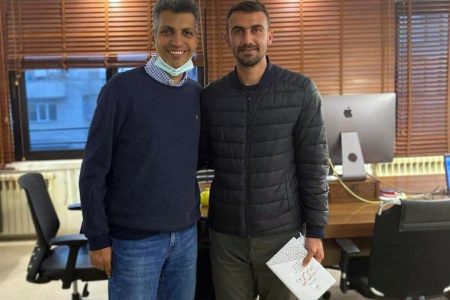 فردوسی‌پور هدیه شادی گل ویژه بازیکن مس را داد