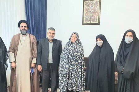 تجلیل از خانواده ۲ دانشجوی شهید دانشگاه آزاد