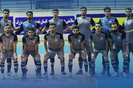 فوتسالیست‌های زرندی در قم متوقف شدند