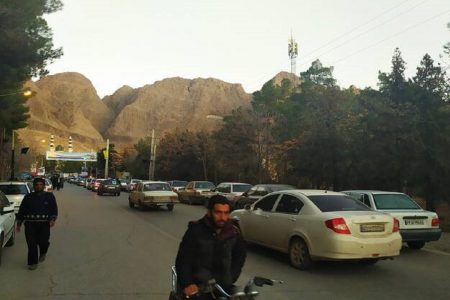 ورودی‌های گلزار شهدای کرمان مسدود است