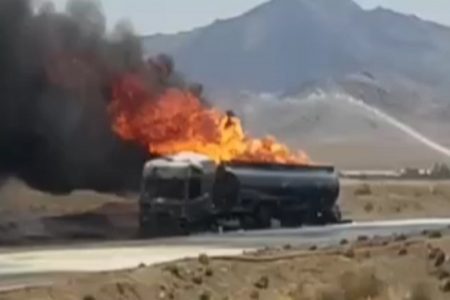 جلوگیری ماموران پلیس ریگان از آتش سوزی تریلر حامل روغن