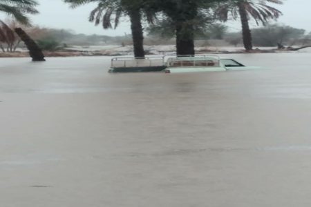 نجات ۳۵ خودروی گرفتار در برف و سیلاب جنوب کرمان