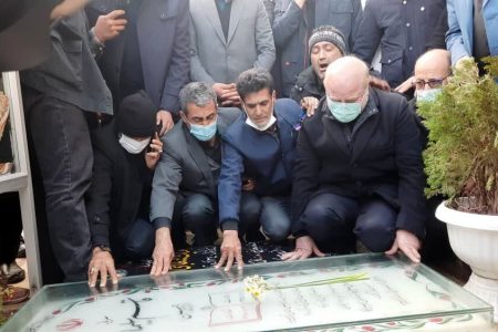 ادای احترام رییس مجلس به شهید حاج قاسم سلیمانی