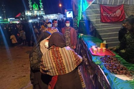 پذیرایی از زائرین سردار دل ها با سوغات ریگان