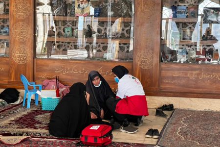 ۲۳۰۰ زائر از خدمات هلال احمر در گلزار شهدای کرمان بهره‌مند شدند