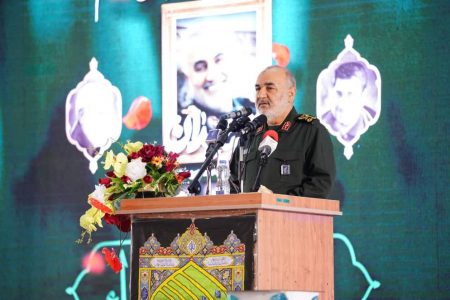 سردار سلامی: شخصیت حاج قاسم تکثیر شده و جاری است