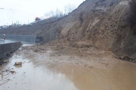 تلاش راهداران جنوب کرمان برای بازگشایی راهها ادامه دارد