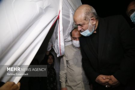 حضور وزیر کشور در جمع سیل زدگان / وحیدی:مشکلات به زودی رفع می‌شود