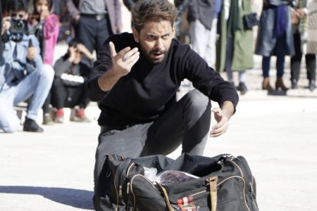 استقبال مردم کرمان از نخستین اجرای جشنواره تئاتر سردار آسمانی