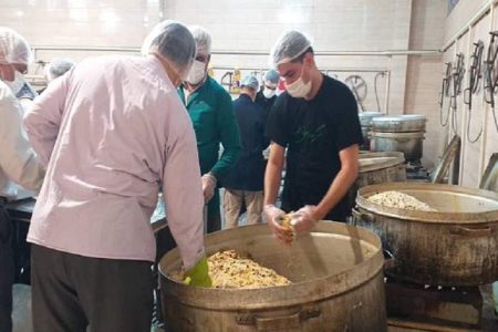 طبخ 40 دیگ شله مشهدی در شهر کرمان توسط خراسانی ها