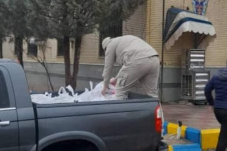 توزیع 100 بسته معیشتی بین سیل‌زدگان