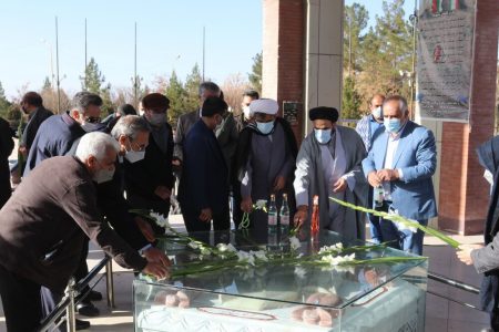 خدمت صادقانه به مردم ادای دین به شهدای انقلاب است