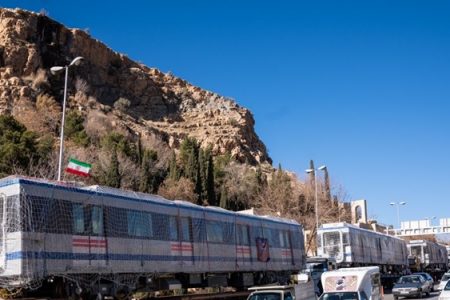 رونمایی از واگن‌های باری تولید شده در کارخانه زرند
