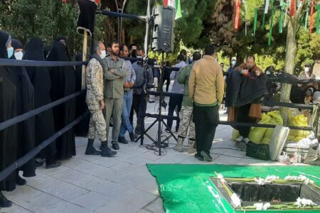 شهید گمنام در میدان کوثر شهر کرمان آرام گرفت