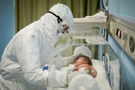 نوزاد یک‌ماهه کرمانی به دلیل ابتلا به امیکرون فوت کرد