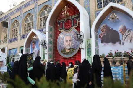 چهارپایه خوانی درجوار مزار شهید سلیمانی