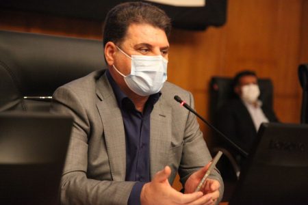 استاندار کرمان: درج قیمت تولید تاثیر زیادی بر ساماندهی بازار دارد