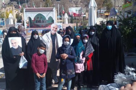 غبارروبی وعطر افشانی قبور شهدای ده ایرج زرند برگزار شد