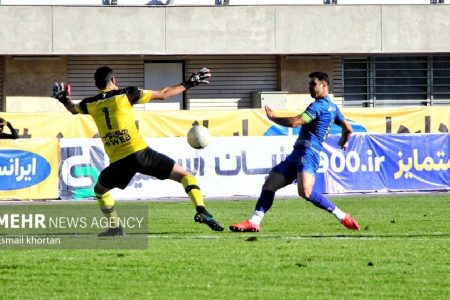 پیروزی گل گهر با گلزنی مهاجمان بلند قد/هوادار میزبانش را شکست داد