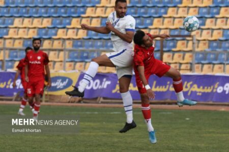 دیدار تیم‌های فوتبال آرمان گهر و ملوان