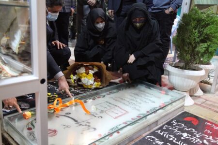 ادای احترام معاون صنایع‌دستی کشور به مقام شامخ سپهبد شهید حاج قاسم سلیمانی