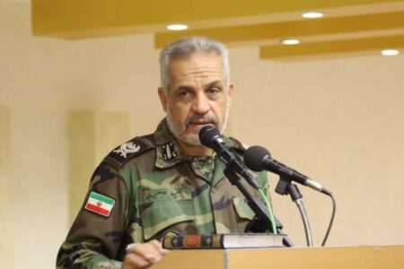 امروز تفاوت بین نیروهای مسلح فقط در رنگ لباس است