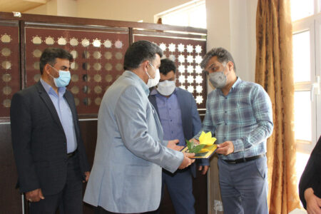 تجلیل از جانباز دفاع مقدس در دانشگاه آزاد اسلامی بم