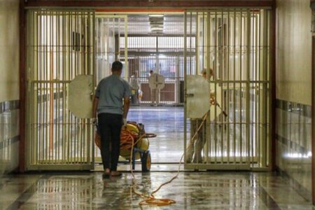 پرونده مشکلات مددجویان کرمانی روی میز مدیران ارشد/۱۰۰ درصد زندانیان واکسینه شدند