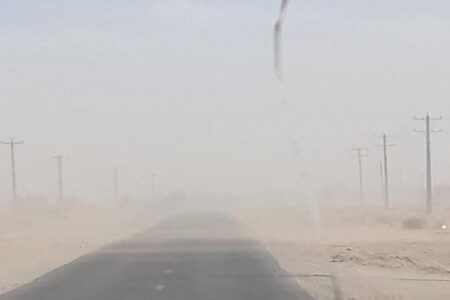 مسدودشدن راه ارتباطی ۲۱ روستای ریگان بر اثر طوفان شن/کاهش دید در محور ترانزیتی ریگان – چابهار