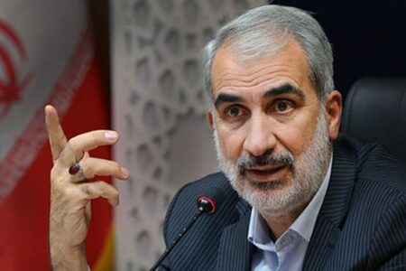 وزیر آموزش و پرورش برای شرکت در آیین کلنگ‌زنی اردوگاه دانش‌آموزی وارد کرمان شد