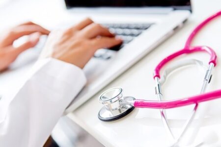 همکاری بیش از ۹۰ درصد پزشکان و داروخانه‌ها در زمینه نسخه الکترونیک/تامین هزینه‌های درمان زوج‌های نابارور توسط بیمه سلامت