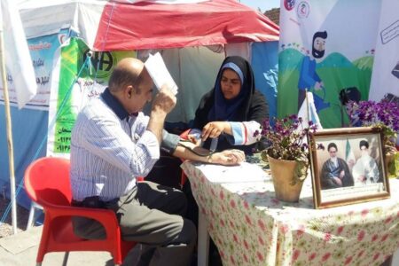 ارائه خدمات بشردوستانه هلال احمر به مسافران نوروزی در کرمان