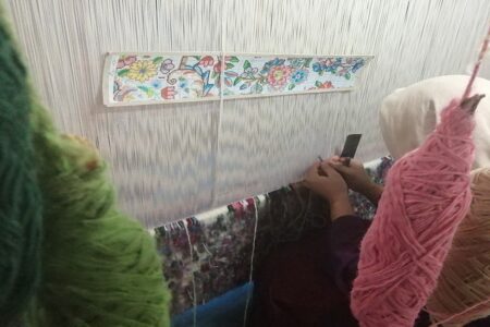 بافت بیش از ۳۸۰۰ تخته فرش به همت مددجویان کمیته امداد کرمان