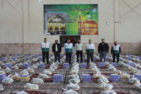 عیدانه مهدوی خادمیاران رضوی زرند به نیازمندان
