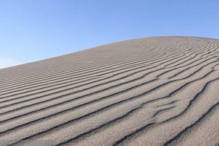 جشنواره "بازی با شن" در منطقه دهزوئیه زرند برگزار می‌شود