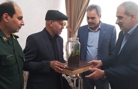 تجلیل وزیر آموزش و پرورش از جانباز فرهنگی در کرمان