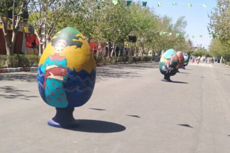 جشنواره تخم‌مرغ‌های رنگی در پیاده‌راه گلیم سیرجان