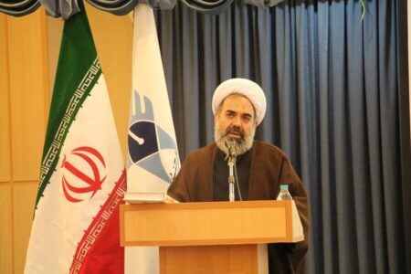 معارف اسلامی در قالب شعر ترویج شود