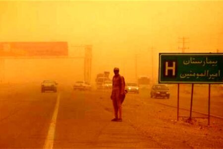 گرفتاری مردم ۳ استان در طوفان شن