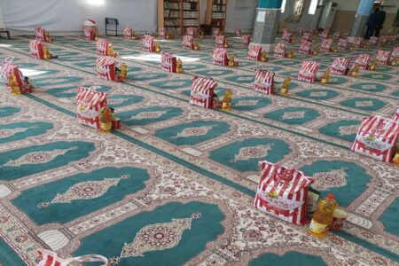 توزیع بسته های معیشتی بین نیازمندان در ریگان
