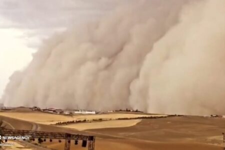 جولان ریزگردها در آسمان کرمان/ سرعت باد افزایش می یابد