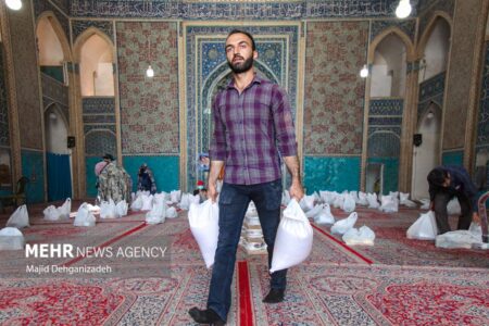 توزیع بسته های معیشتی بین نیازمندان کرمان