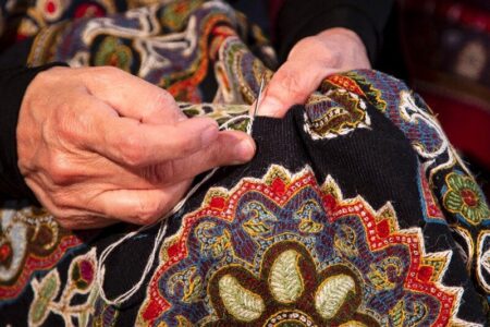 نبود مرکز جامع آموزش و موزه تخصصی مانعی برای توسعه پته‌دوزی در کرمان