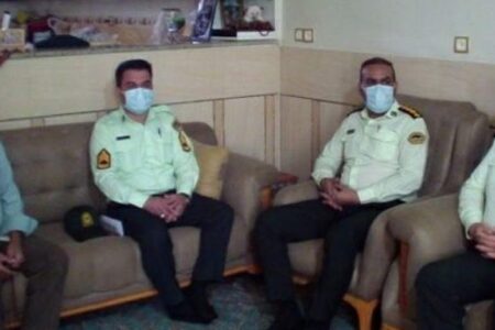 دیدار فرمانده انتظامی ارزوئیه با خانواده شهداء