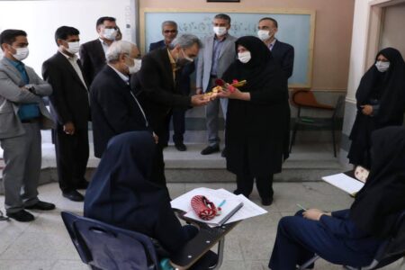 تجلیل از معلمان کرمانی در کلاس های درس
