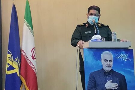 هدیه معنوی فرمانده سپاه ثارالله به استاندار سابق کرمان