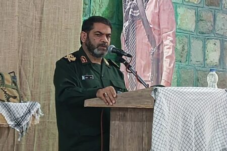 فرمانده سپاه ثارالله کرمان: مشکلات این استان به دلیل سیاست زدگی است