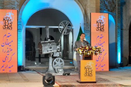 چراغ جشنواره ملی فیلم کرمان روشن شد