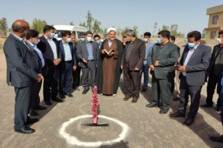 کلنگ‌زنی احداث مدرسه خیرساز در شهر رستم‌آباد