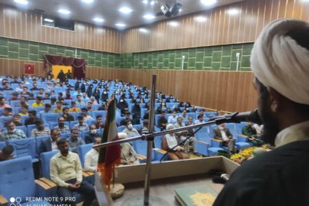 مراسم شب شعر و خاطره دفاع مقدس در سالن آمفی تئاتراداره ارشادزرند  برگزار شد